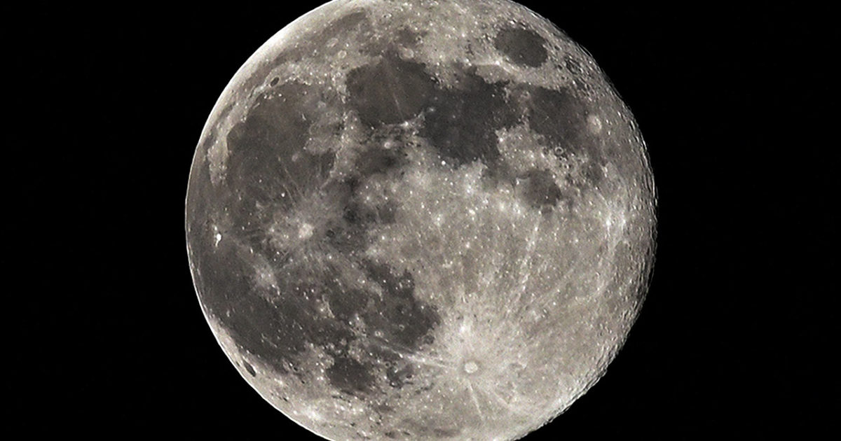 La próxima luna llena de Libra está a punto de cambiar tu rumbo (y mood)