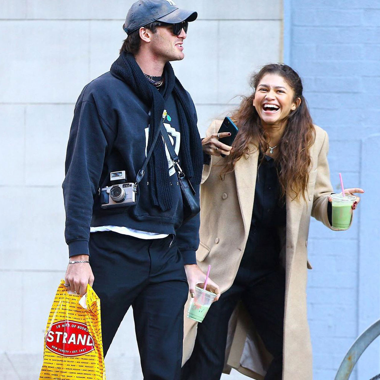 Zendaya Y Jacob Elordi Pasearon Por New York Con Matching Outfits