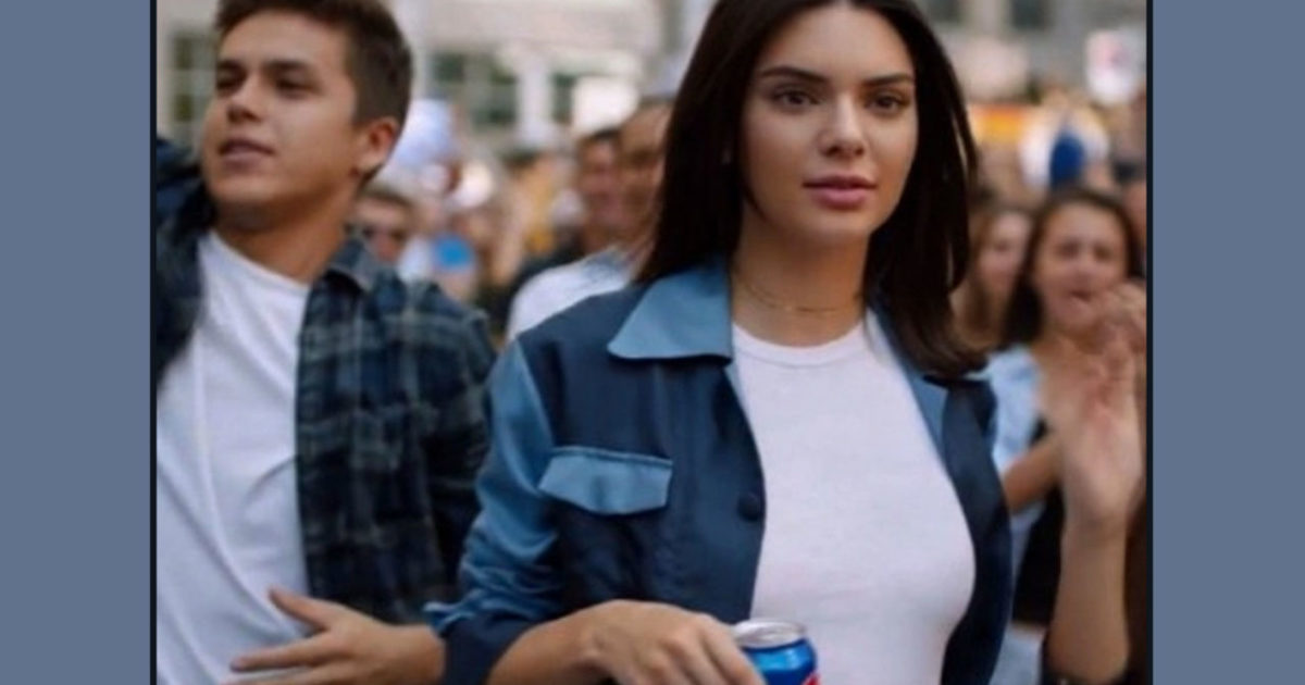 El controversial comercial de Kendall Jenner con Pepsi ha resurgido