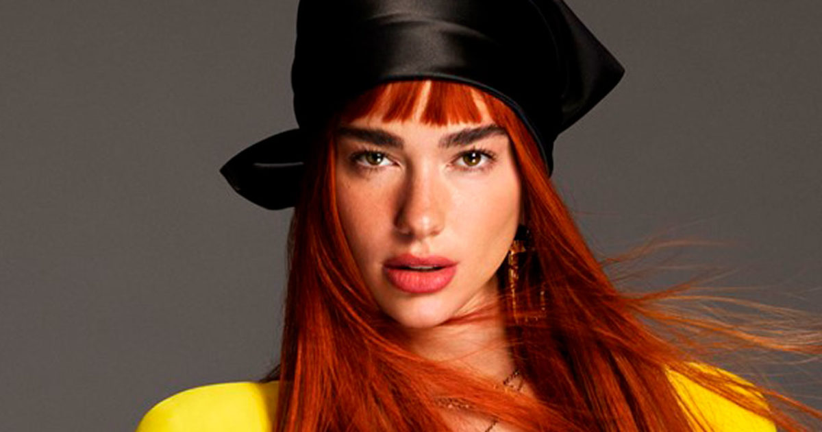 Dua Lipa estrenó un nuevo look en Instagram con fleco y pelo (muy) rojo