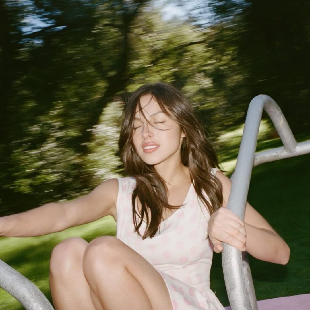 olivia-nueva-cancion-begged.jpg